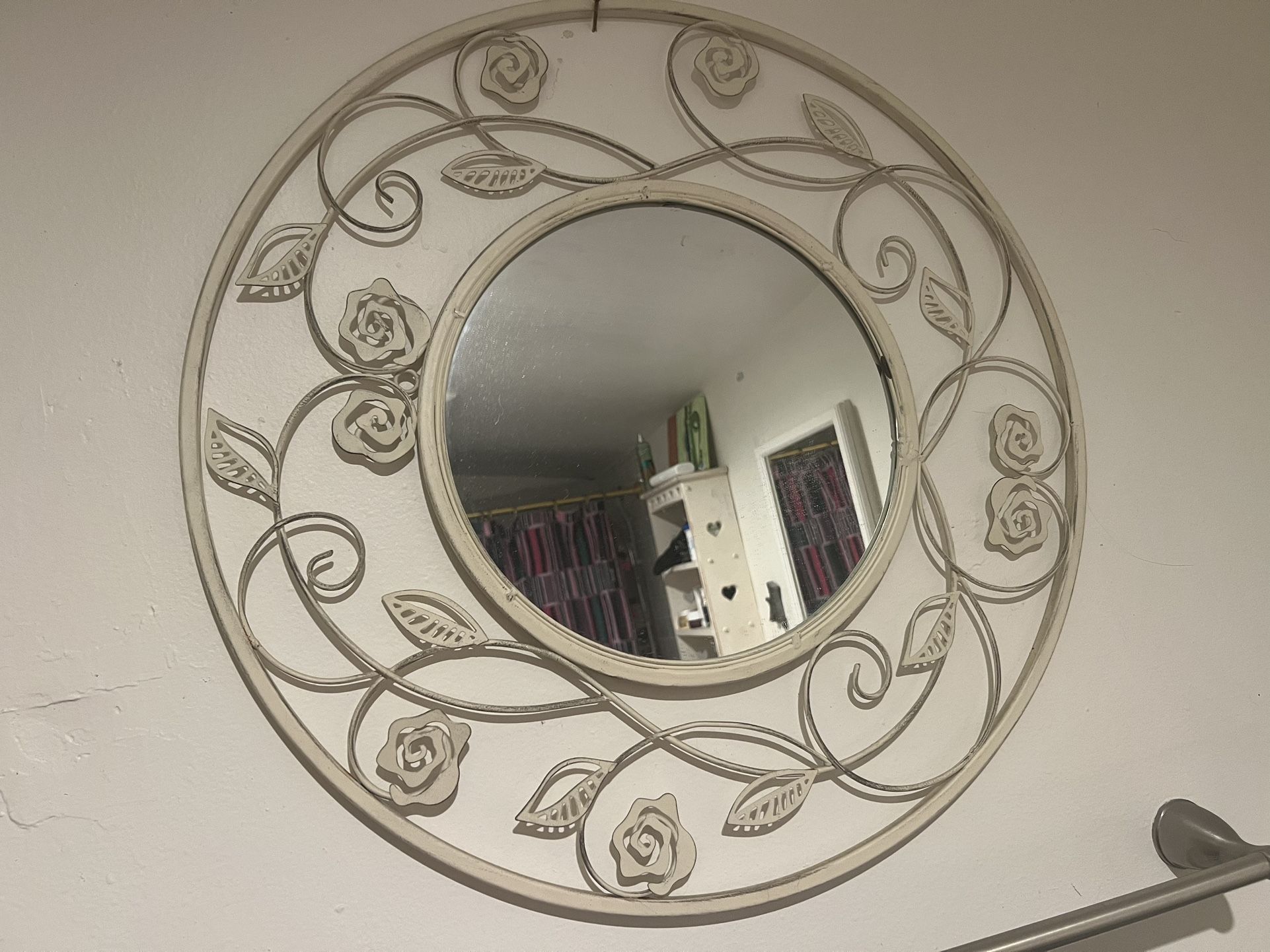 Large Round Iron White Shabby Chic Rose Mirror – Vintage Elegance for Your Home