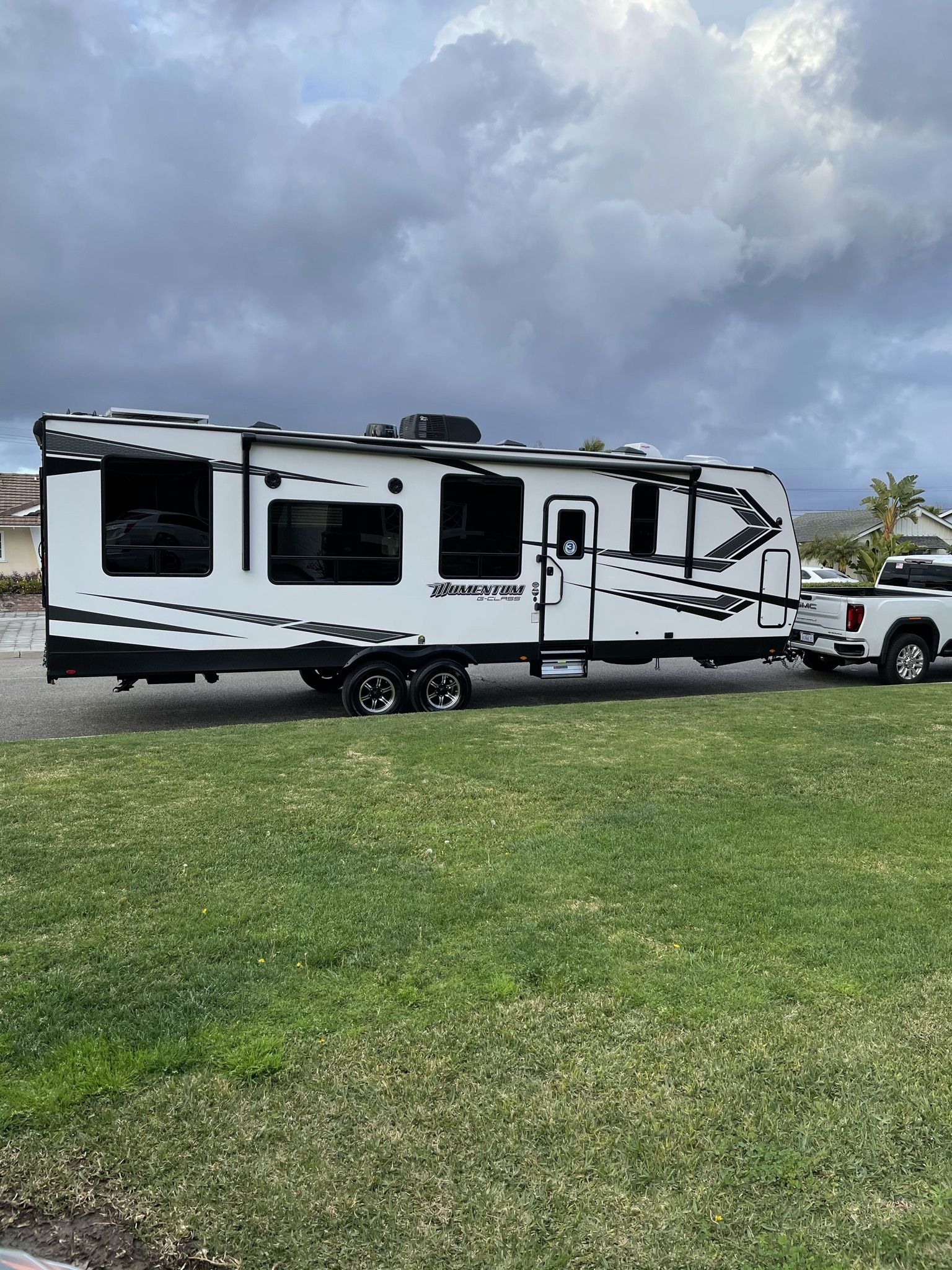 2021 30 G Model Momentum Toy Hauler