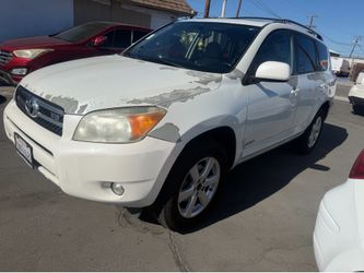 2006 Toyota Rav 4 Titulo limpio - corre muy bien 7 pasajeros Smog _ 6 cylinder Clean title in hand 185,xxx Automatic