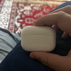 AirPods Pro 1 (REPLACEMENT CASE & LEFT ONE ONLY)