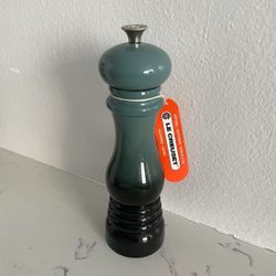 Le Creuset salt mill / grinder 
