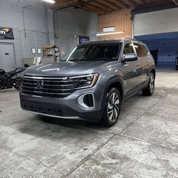 2025 Volkswagen SE Tech Package 