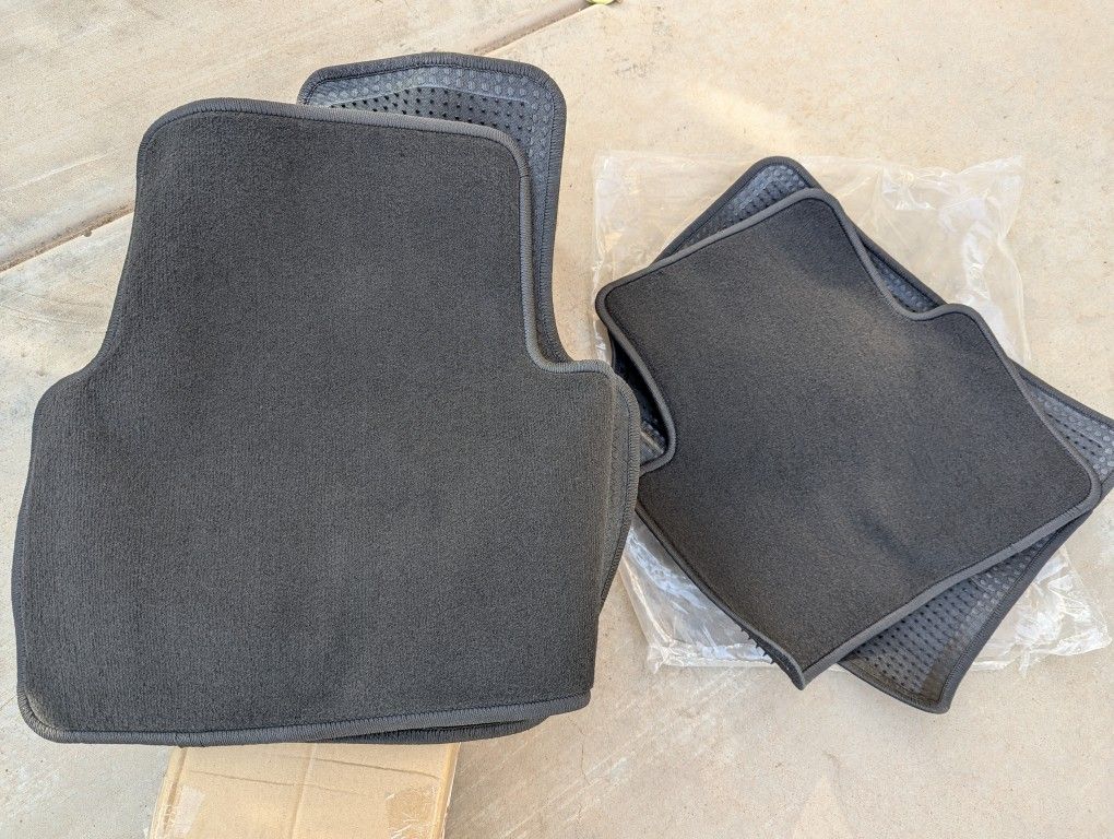 GMC Canyon OEM Floor Mats