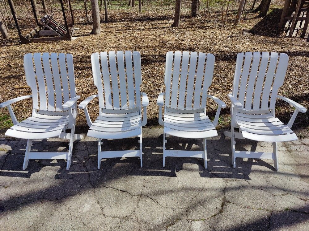 Grosfillex Adjustable Patio/Lawn Chairs