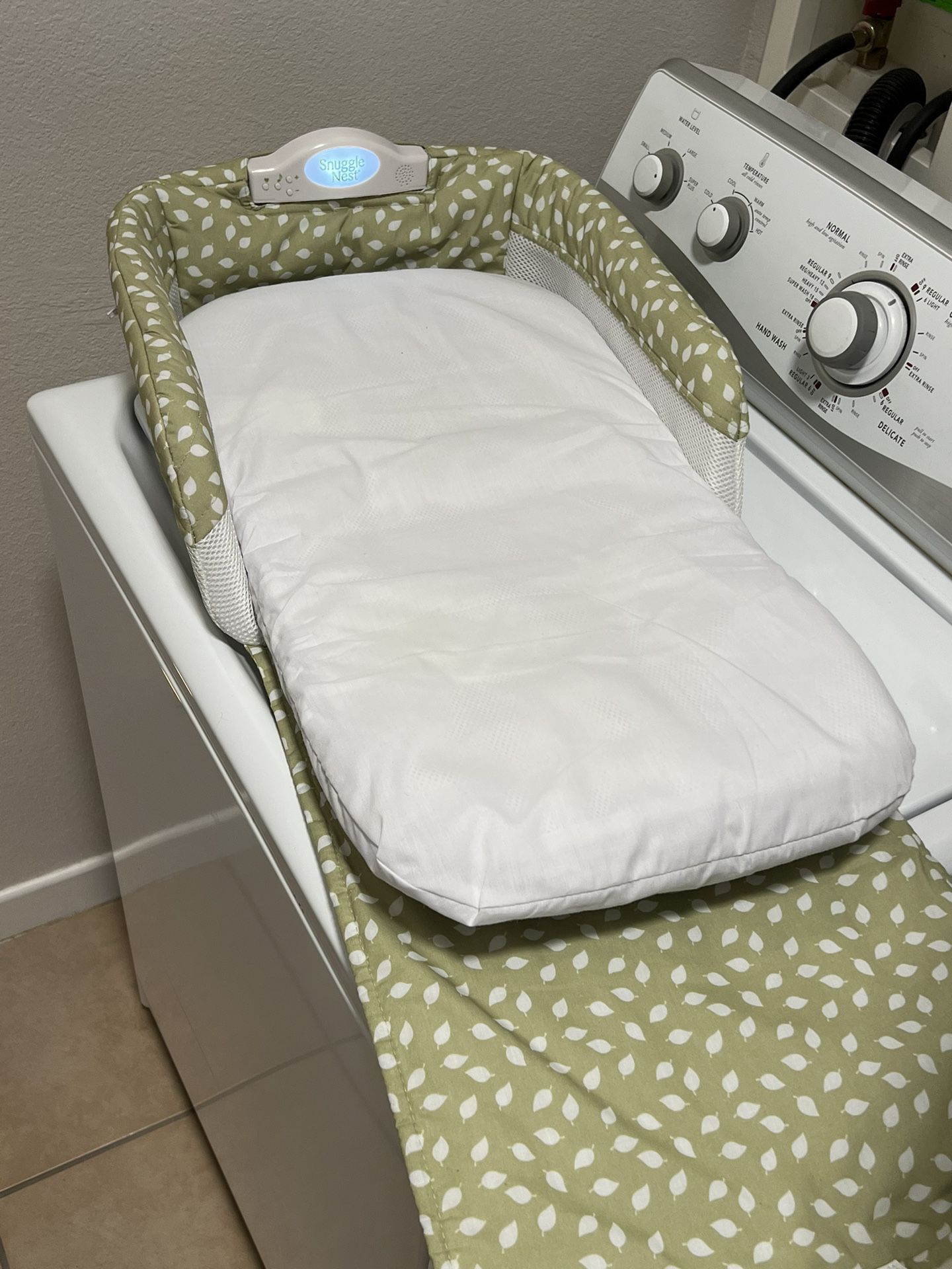 Snuggle Nest Portable Baby Lounger/ Diaper Changing Station 