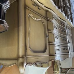Beautiful Mid Century Dresser 