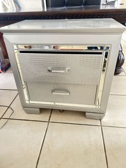 Mirrored Silver Nightstand – 2 Drawers