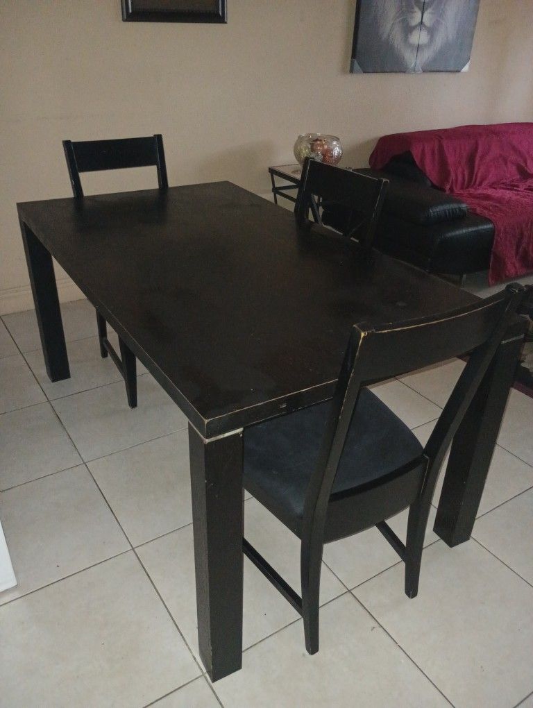 Dining Room Table With Three Chairs 