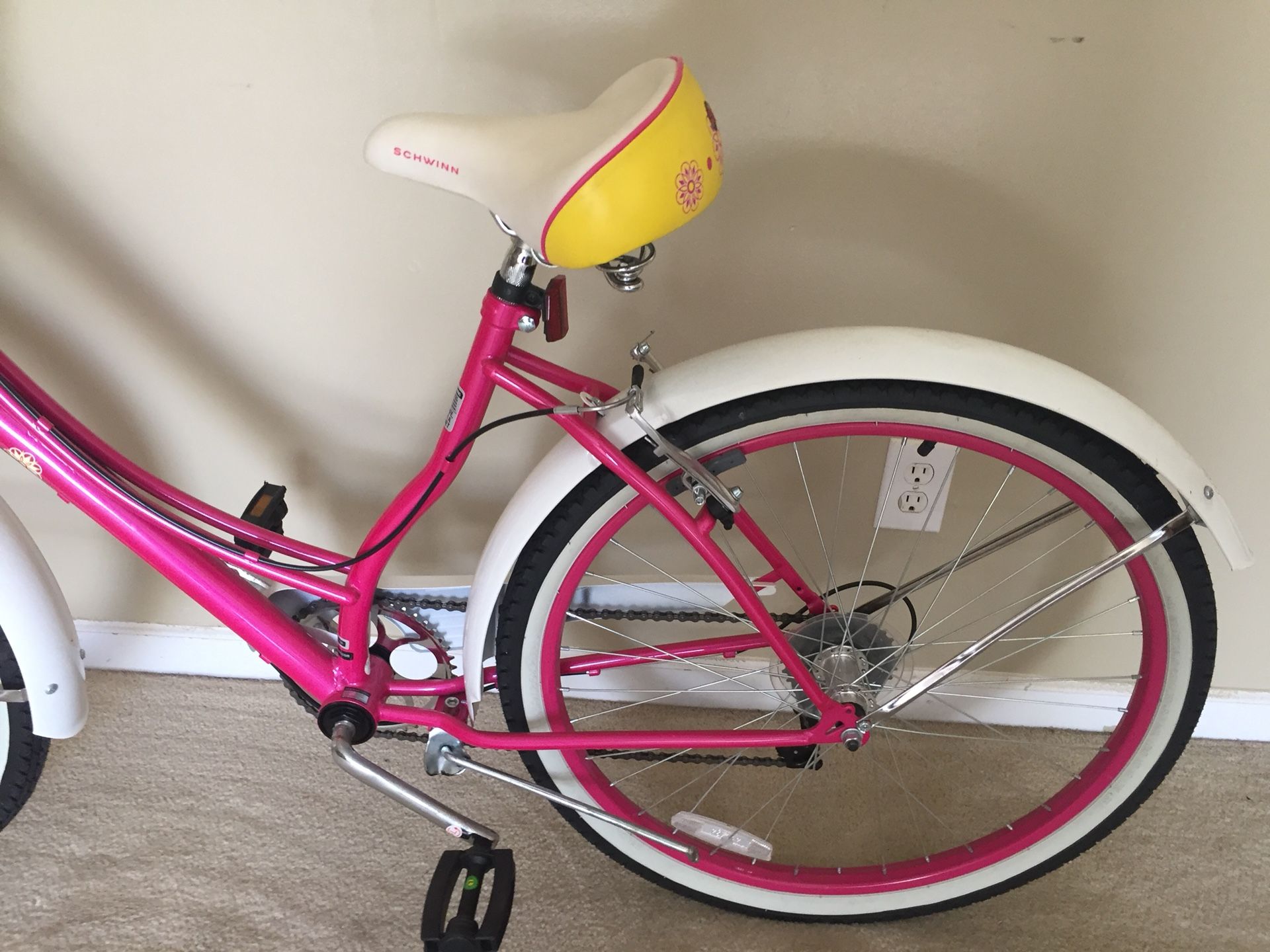 Schwinn Women's Lulu 26 Cruiser Bike - Pink/White