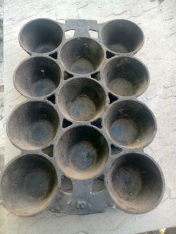 ANTIQUE CAST IRON MUFFIN POT NO. 1 $99.99Available NOW! 