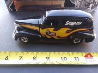 Snap-On 1:24 Scale Die Cast Car (New in box)