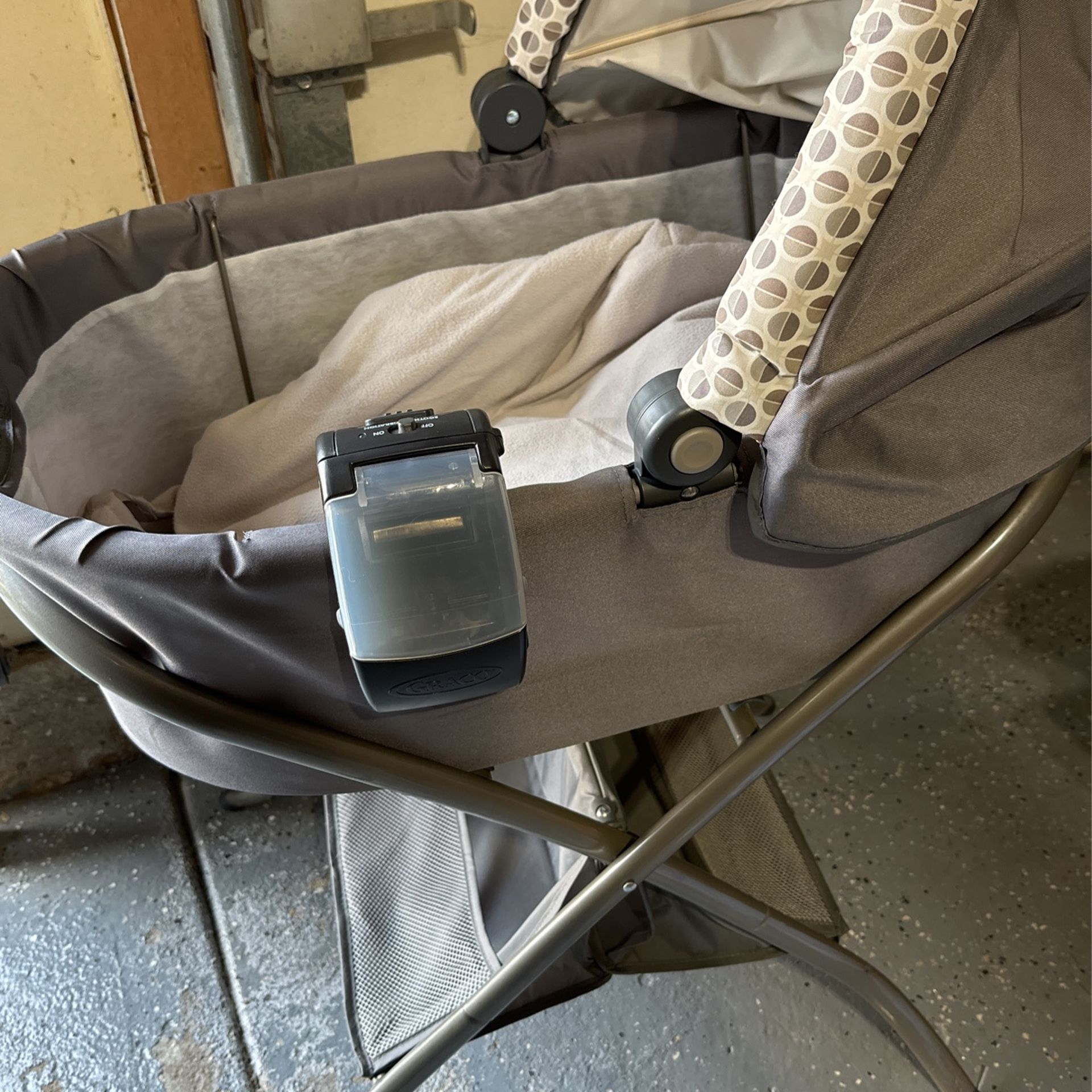 Graco Portable Bassinet W Stand