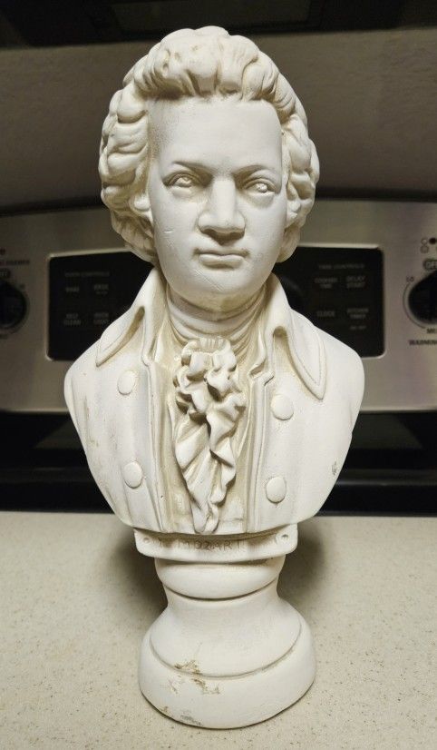 bust of classical composer Wolfgang Amadeus Mozart.