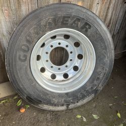 295 75 22.5  Con Rines 