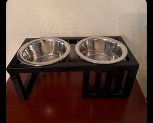 2 Small pet dishes