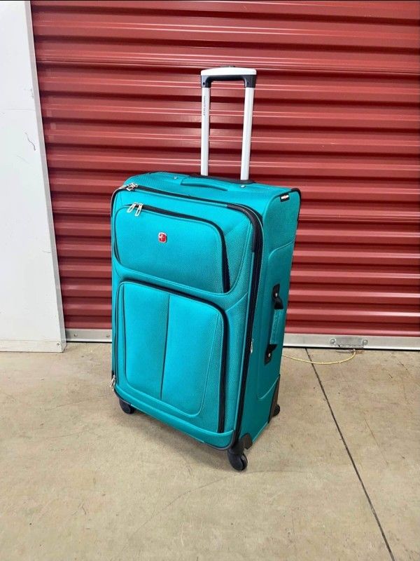SWISSGEAR Large Checked Spinner in Teal