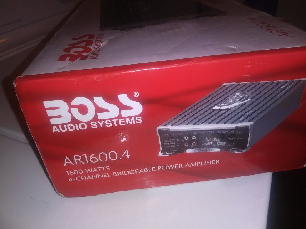 Boss Audio AR 1600.4 Armor 1600 Watt, 4 channel, 2 /4 Ohm Stable Class A/B, Full Range, Bridgeable, MOSFET Car amp with Remote Subwoofer Control
