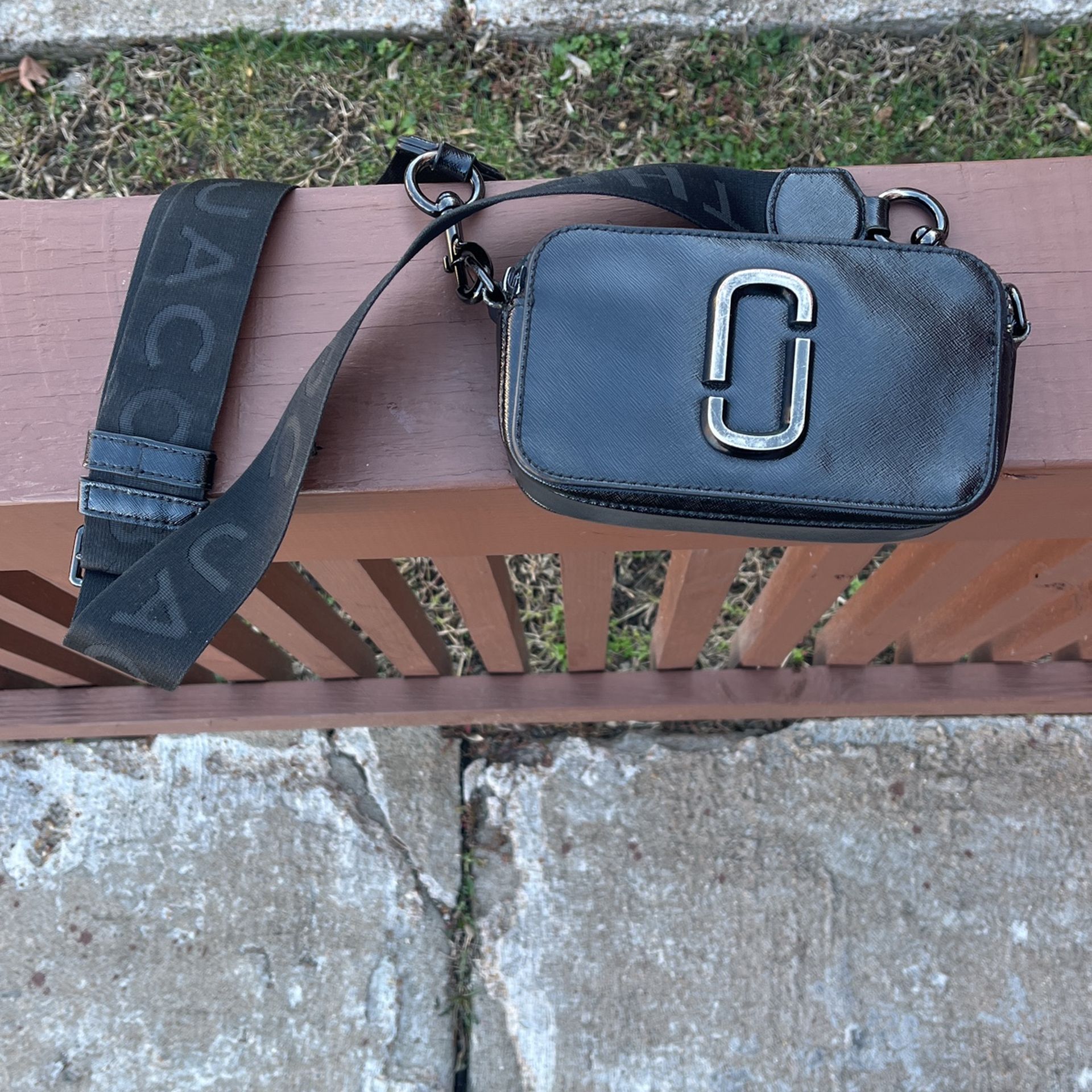 Marc Jacob’s Purse ( Good Condition ) ( Broken Zipper Handle )