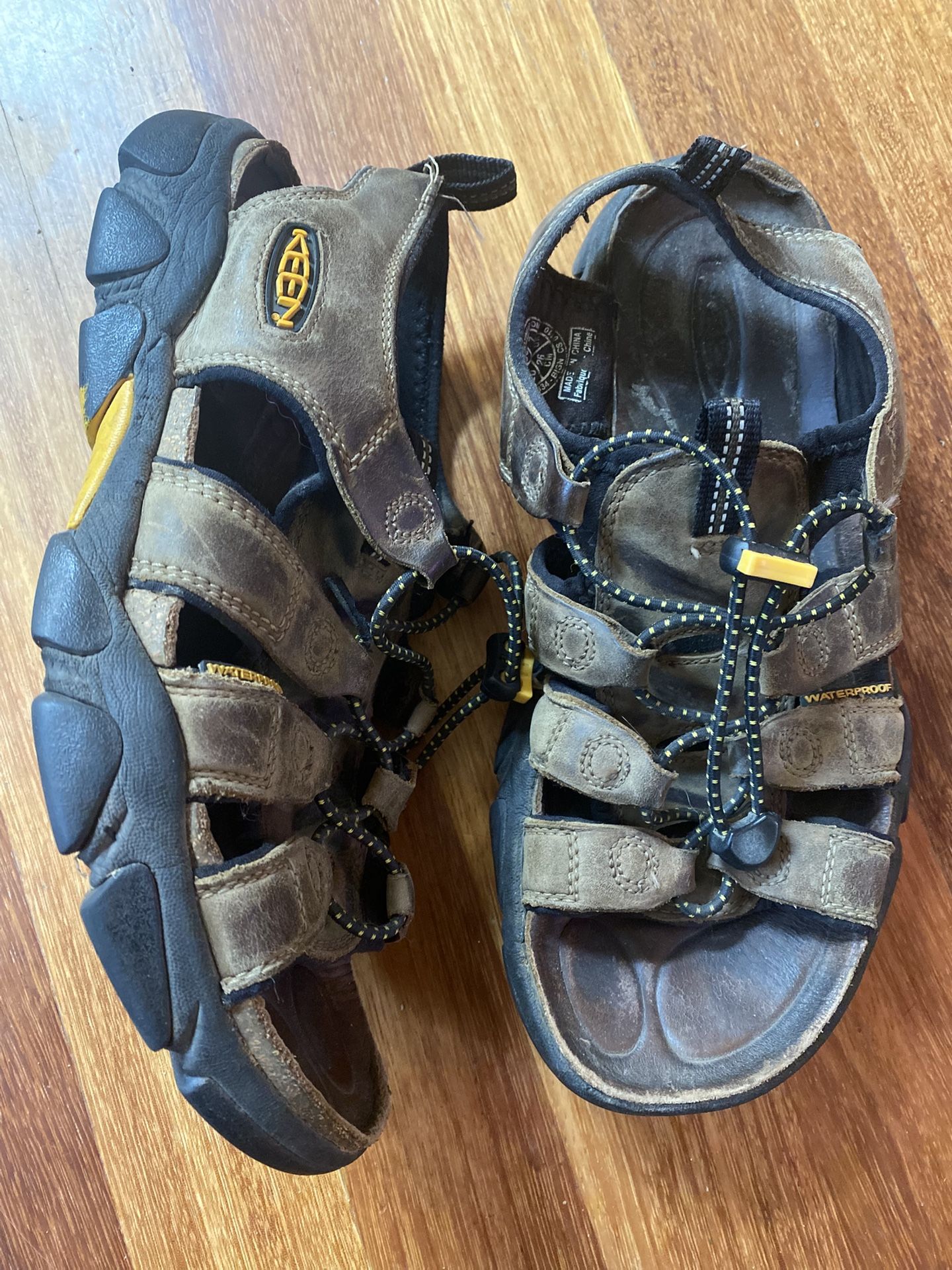 Brown Keen Hiking Sandals Size 8 Men’s Open Toe
