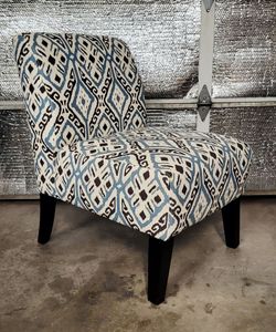 HEY NOW! SLIPPER CHAIR ARMLESS BEDROOM VANITY DRESSING SEATING