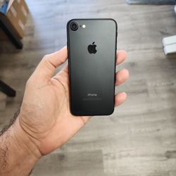 IPHONE 7**32GB. FACTORY UNLOCK ANY SIM 