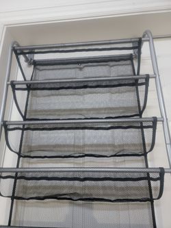 Shoe rack  in excellent condition