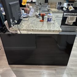 TCL 65” 4K Roku TV 65S425 – For Parts / Repair – Does Not Power On