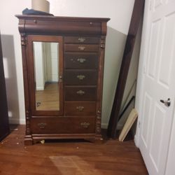 Selling A Full Bed Set Dressing Room