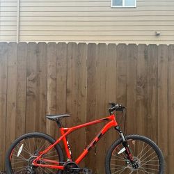 GT Aggressor 27.5” Mountain Bike — Medium Frame (17”) — Like New Aluminium Bicycle