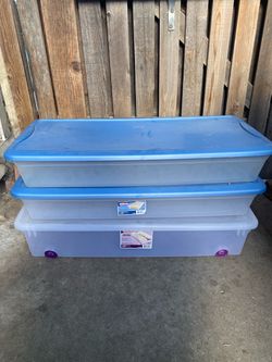 Plastic storage containers