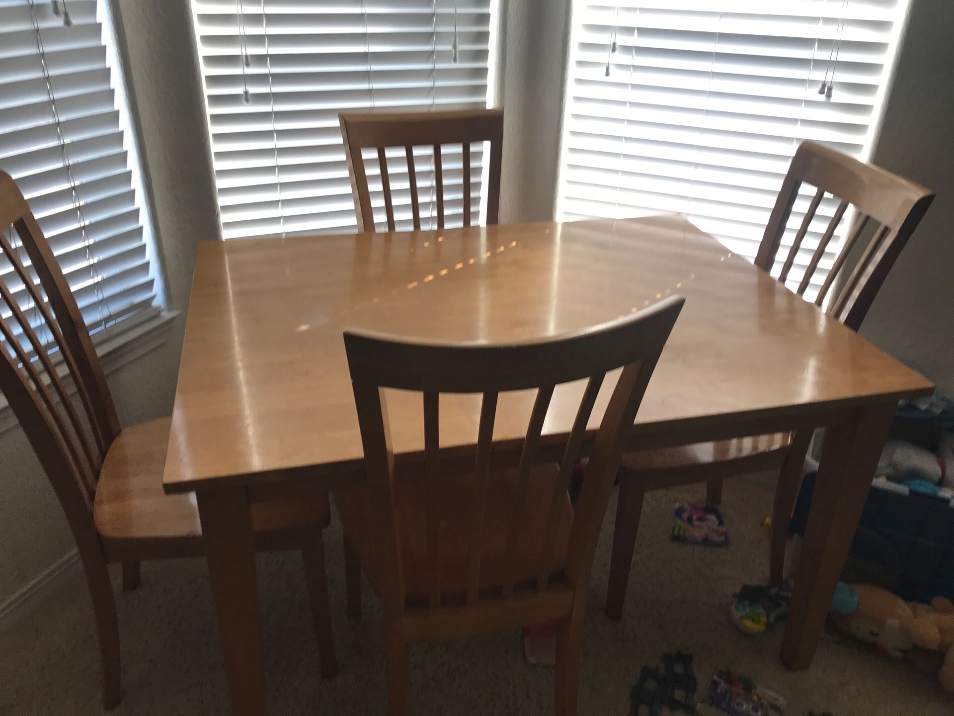 Kitchen table with 4 chairs. Table is 3’ W x 4’ L