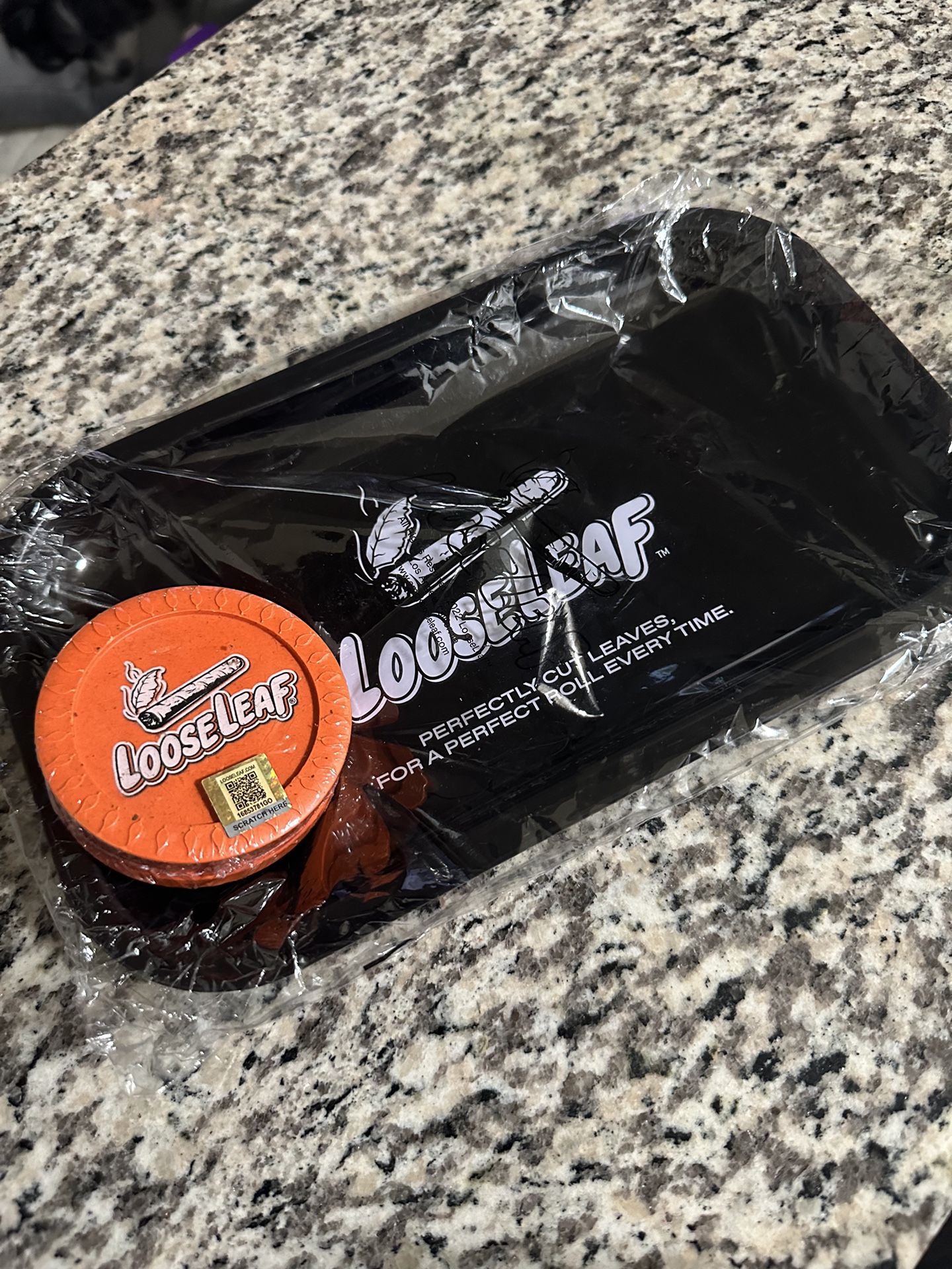 Loose Leaf Rolling Tray And Grinder