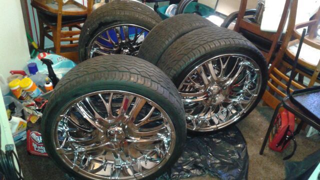 Tengo estos rines 22 son para una Chevy S10 para cualquier vehículo de 5 birlos universales