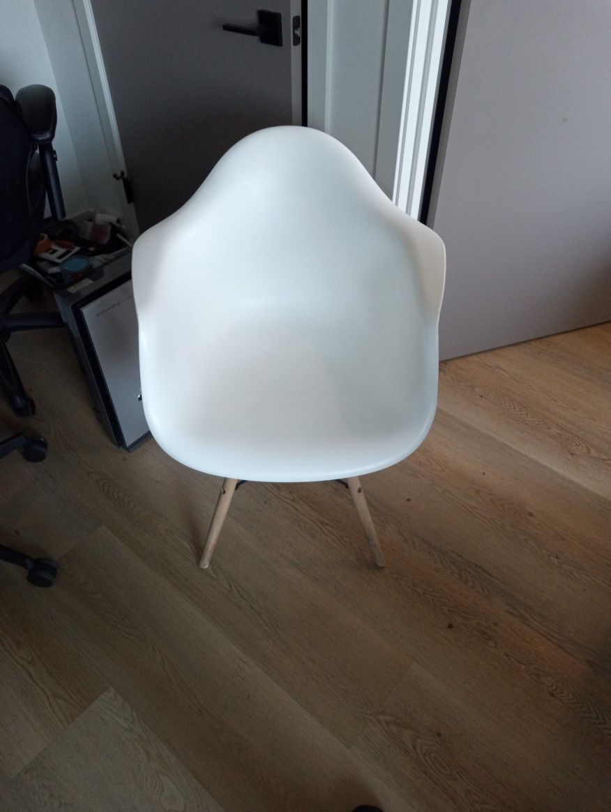 Eames Molded Plastic Armchair