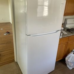 Frigidaire 30 in. 18.3 cu. ft. Top Freezer Refrigerator And Conservator Washer And Dryer