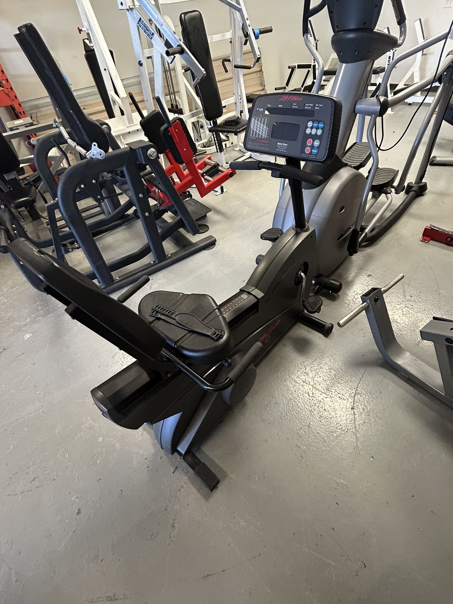 Life Fitness R7i. Recumbent Bike