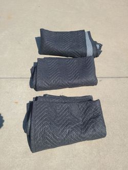 Moving  3  Blankets only for $ 8