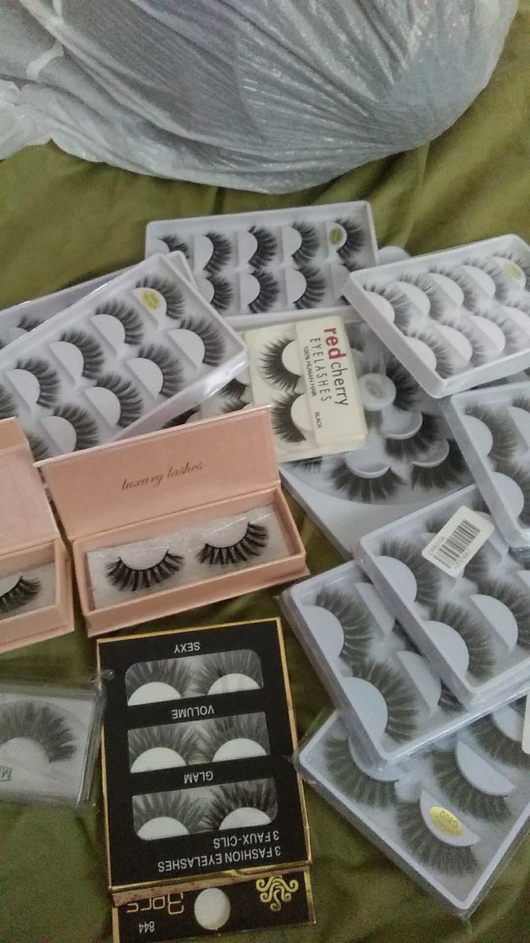Eyelashes ! Message me for prices PICK UP ONLY
