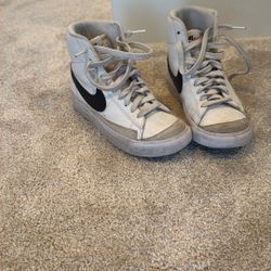 Girls Nikes 3.5
