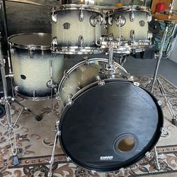 Natal 5 piece drum set read full Description.
