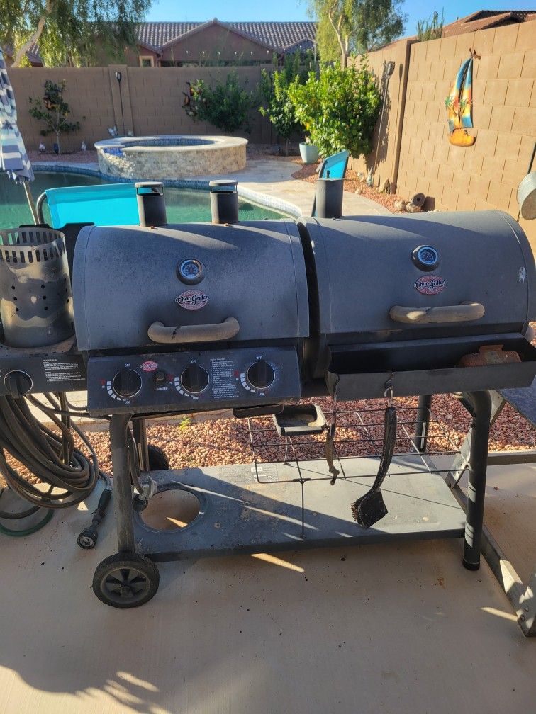 Chargriller BBQ Grill