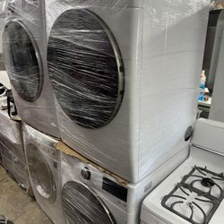 LG ThinQ Washer 4.5 Cu Ft Gas Dryer 7.5 Cu Ft Like New Conditions 