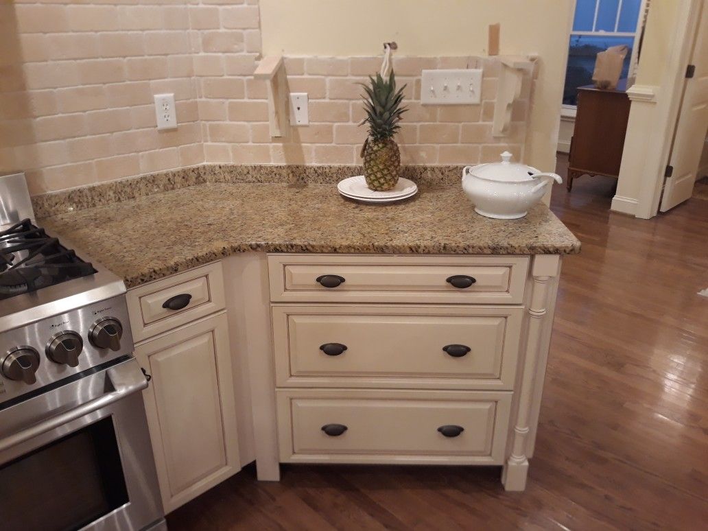 Solid wood kitchen cabinets