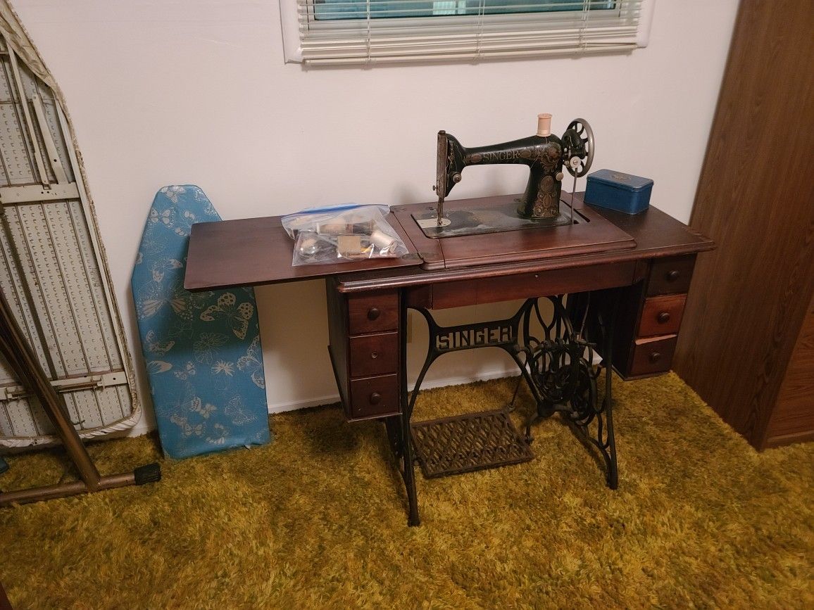 Singer Sewing Machine And Cabinet