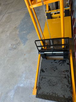 Manual Winch Lift Stacker with Steel Platform, 500 lbs Capacity, 44.8" Lift, Swivel Casters, A-7004