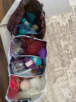 portable knitting organizer tote with knitting supplies included !!!