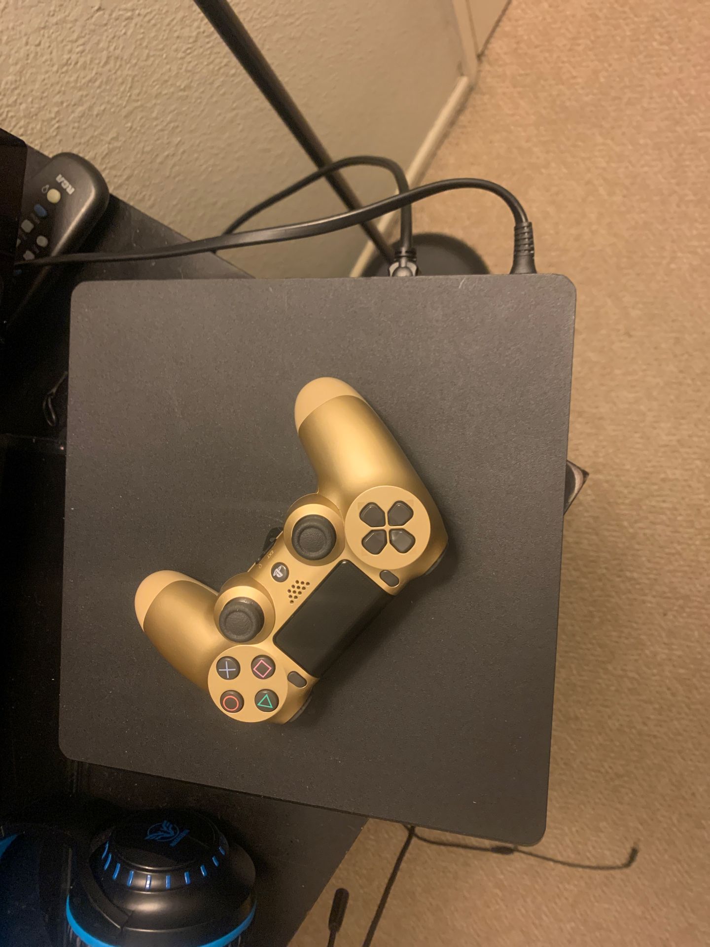 Ps4 1 terabyte with a gold controller , power cord and hdmi.