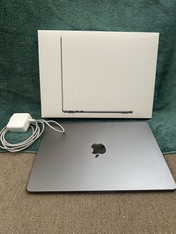 Apple MacBook Air M2 (2022) 256GB - Complete in Box