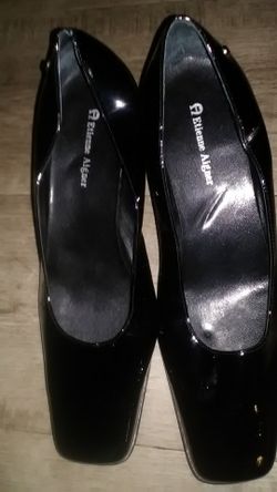 Dress shoes