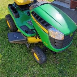 JOHN DEERE.  LIKE NEW . NEW DRIVE BELT. 2 NEW TIRES ON FRONT. RUNS LIKE NEW.  MUST SEE. COST 1.900 I. LL TAKE  1,200